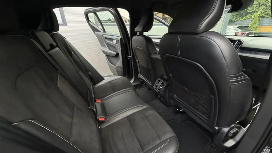 VOLVO XC40 -