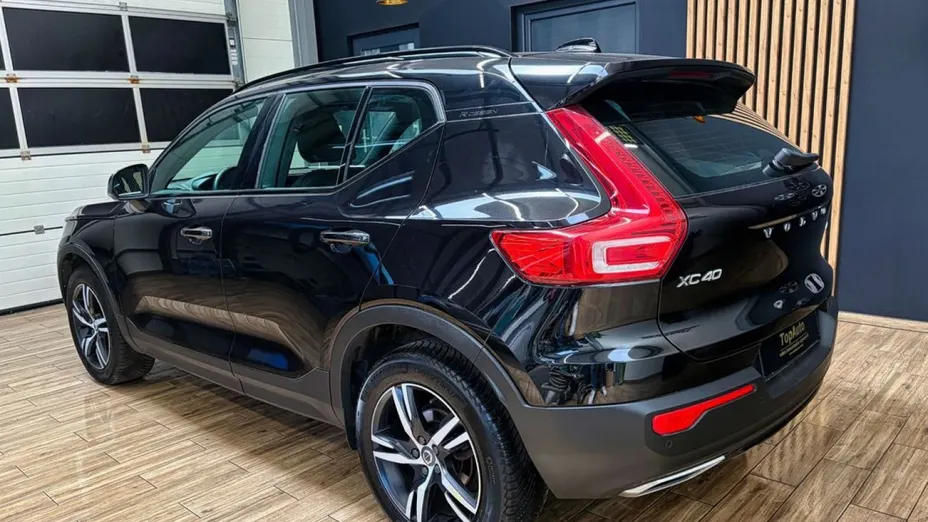 VOLVO XC40 -