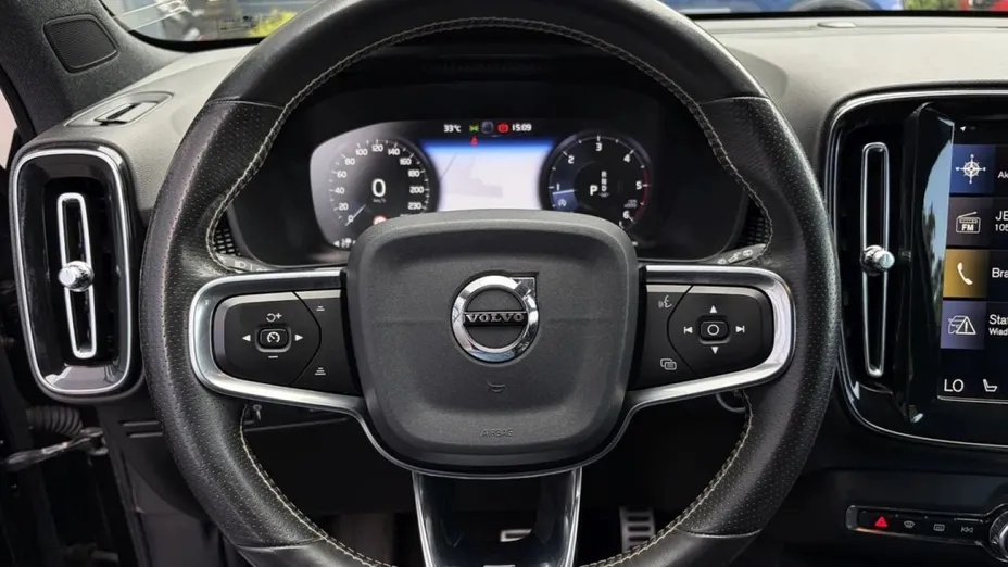 VOLVO XC40 -