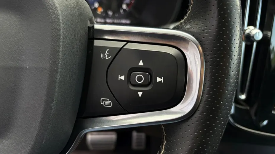 VOLVO XC40 -