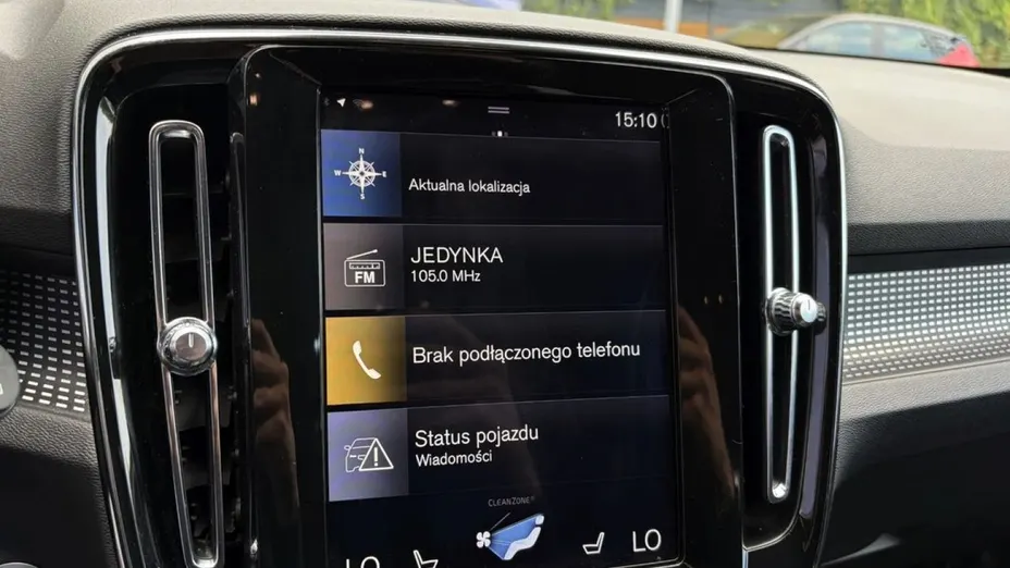 VOLVO XC40 -