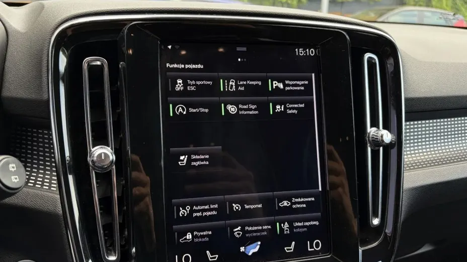 VOLVO XC40 -