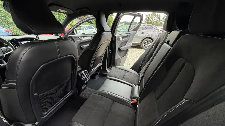 VOLVO XC40 -