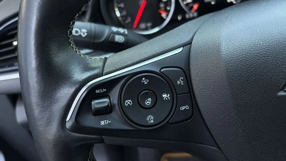OPEL Insignia -