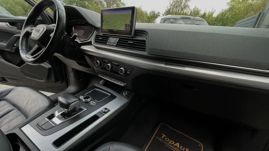 AUDI Q5 -