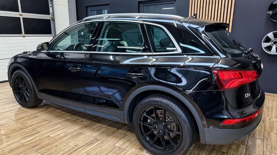 AUDI Q5 -
