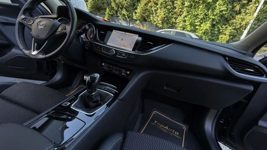 OPEL Insignia -