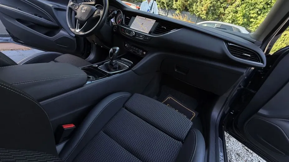 OPEL Insignia -