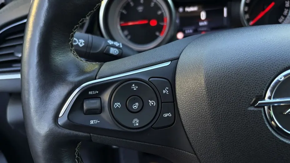 OPEL Insignia -