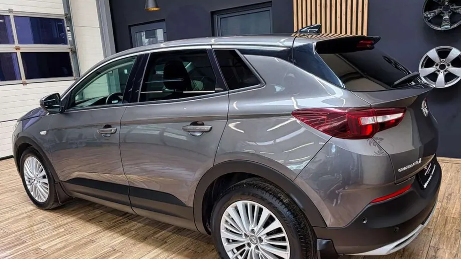 OPEL Grandland X -