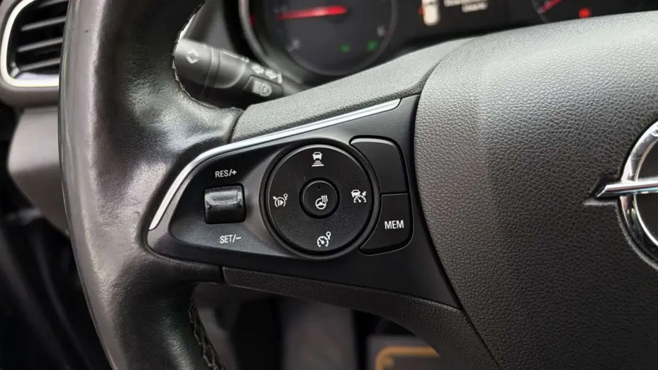 OPEL Grandland X -