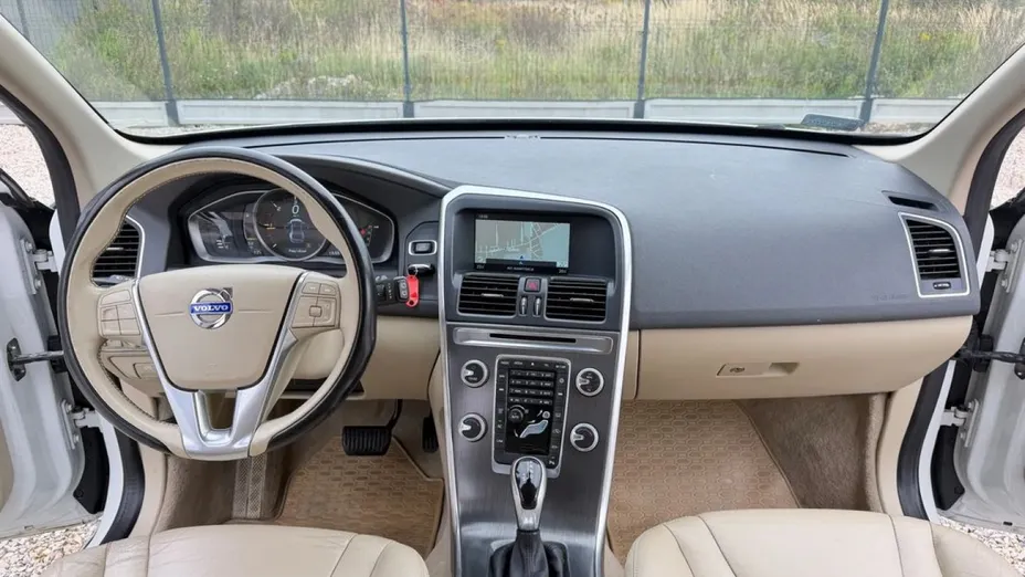VOLVO XC60 -