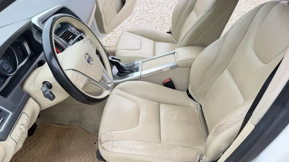 VOLVO XC60 -