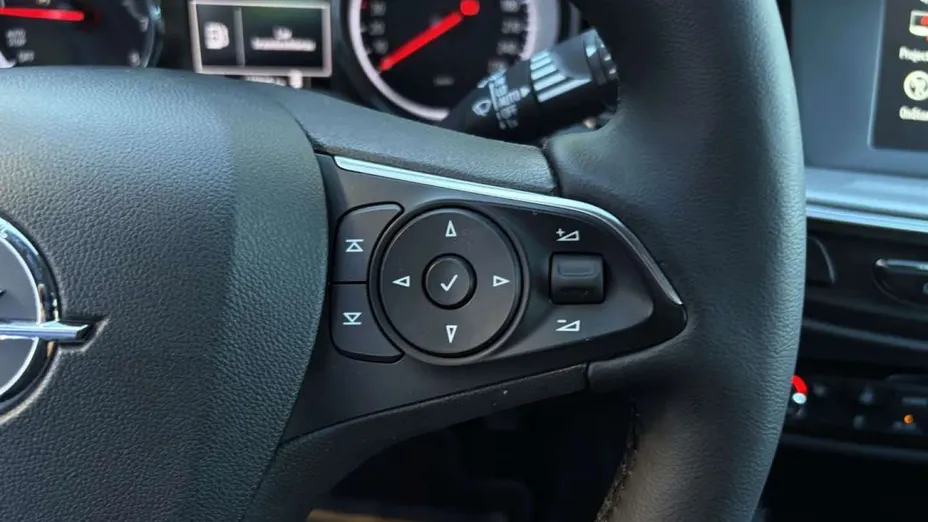 OPEL Insignia -