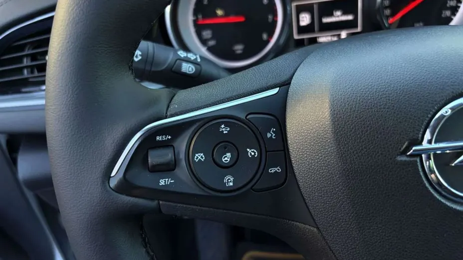 OPEL Insignia -