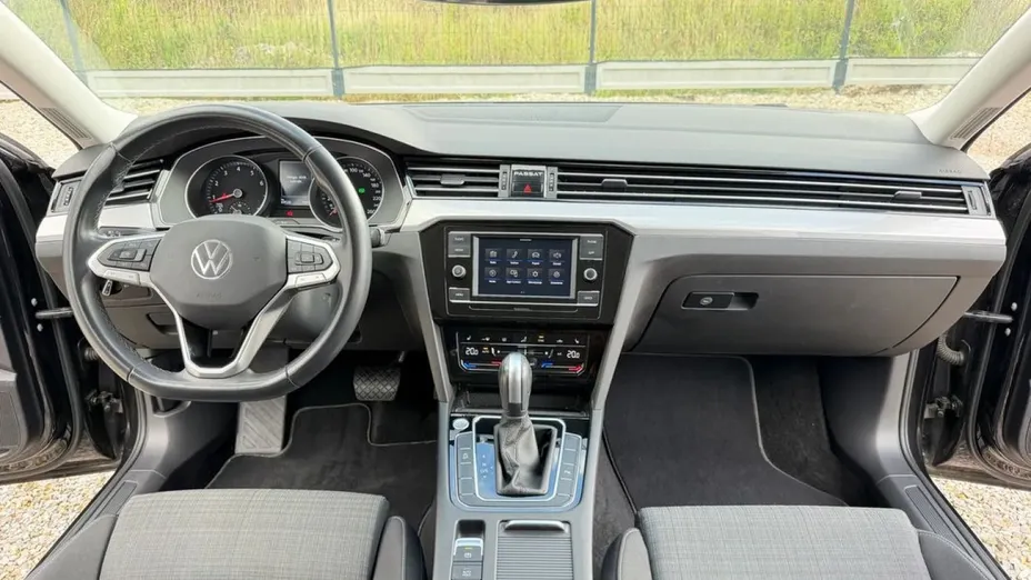 VOLKSWAGEN Passat -