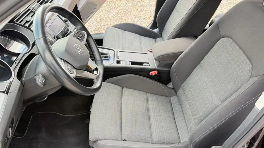 VOLKSWAGEN Passat -
