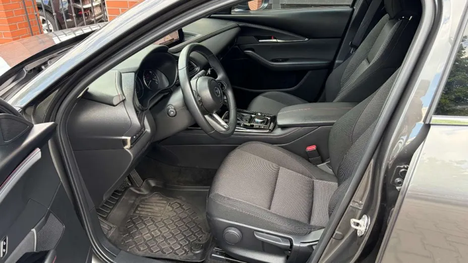 MAZDA CX-30 -
