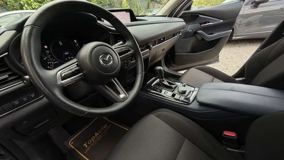 MAZDA CX-30 -