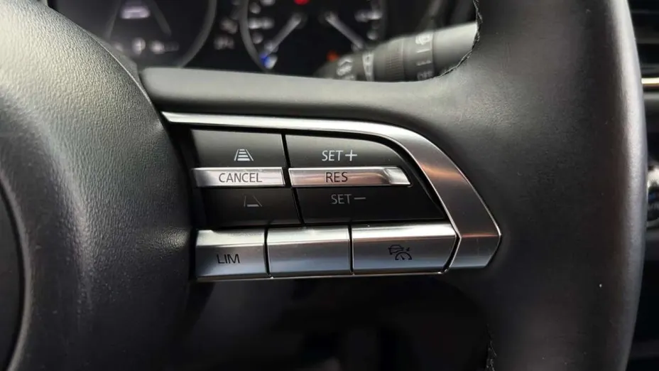 MAZDA CX-30 -