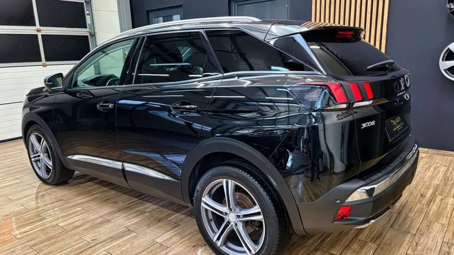 PEUGEOT 3008 -