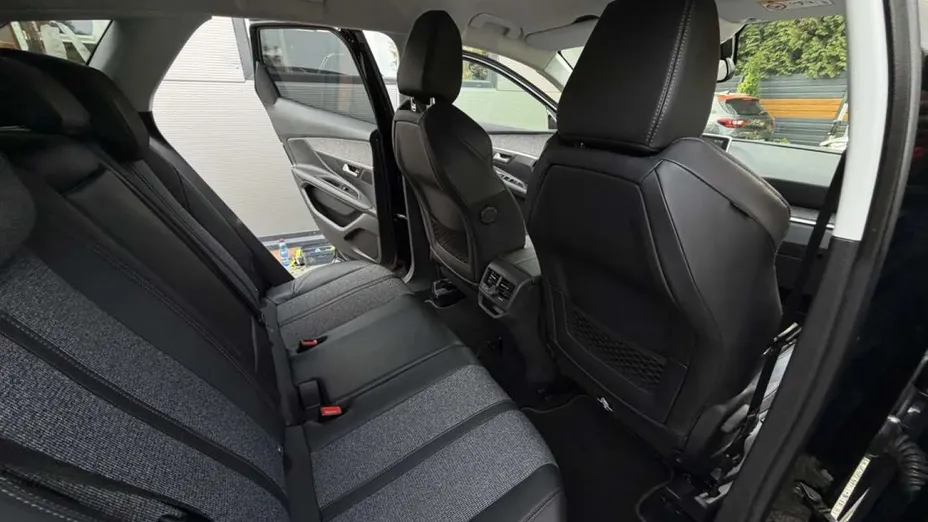 PEUGEOT 3008 -