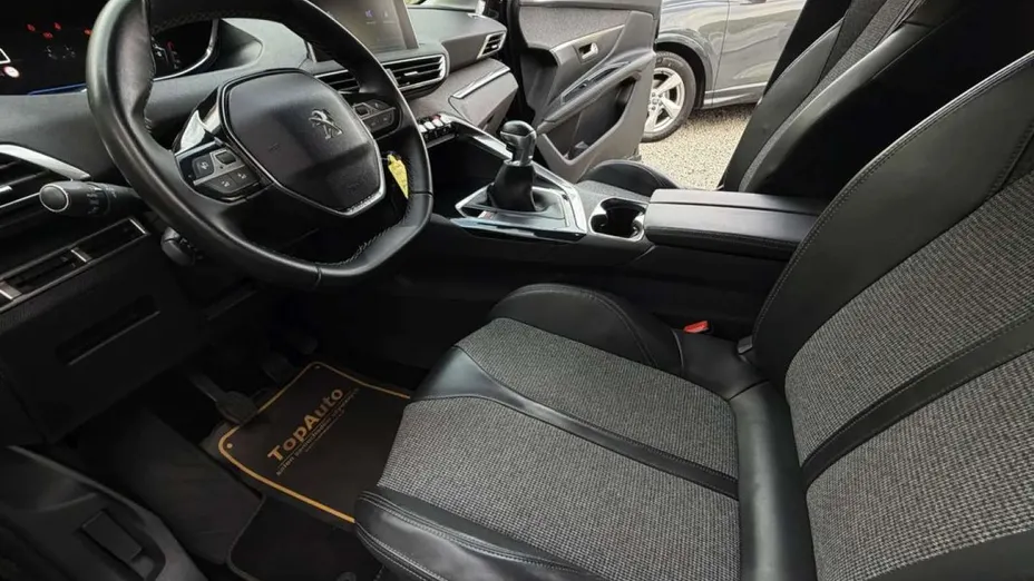 PEUGEOT 3008 -
