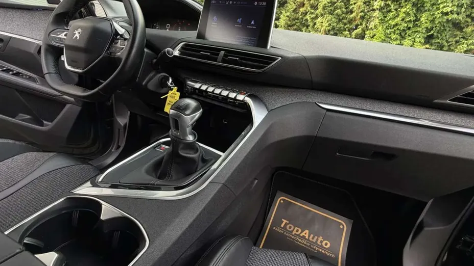 PEUGEOT 3008 -