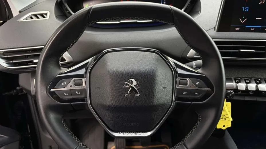 PEUGEOT 3008 -