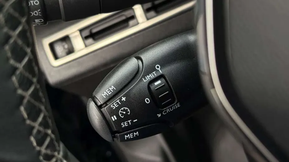 PEUGEOT 3008 -