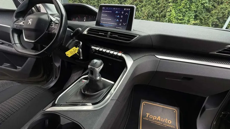 PEUGEOT 3008 -