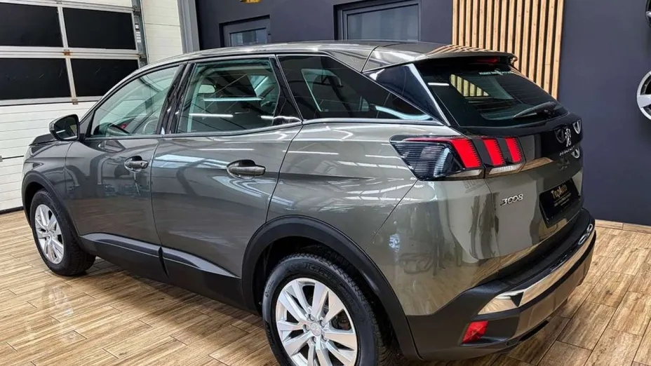 PEUGEOT 3008 -