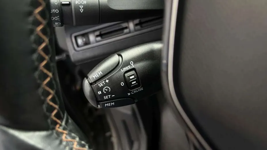 PEUGEOT 3008 -