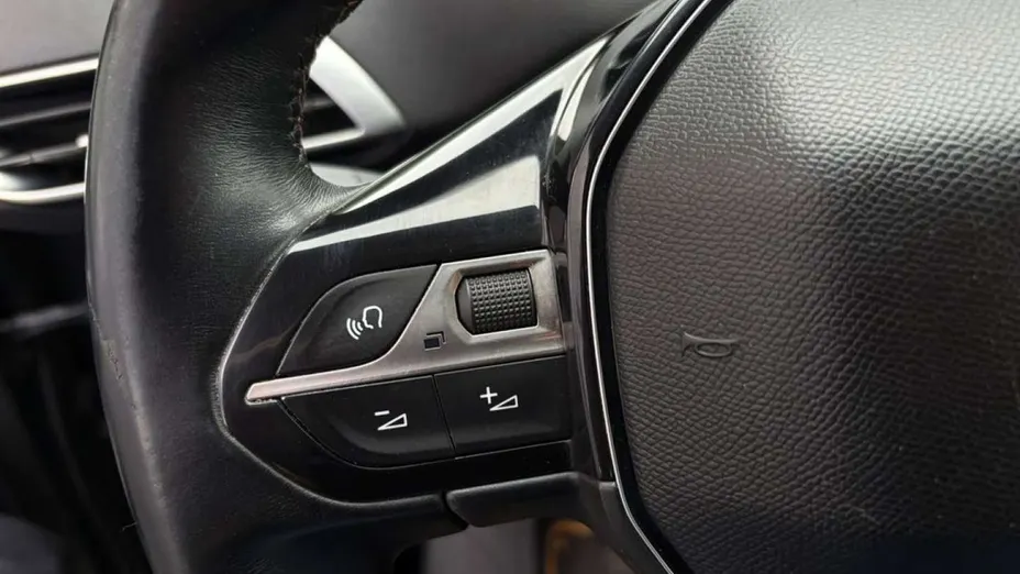 PEUGEOT 3008 -