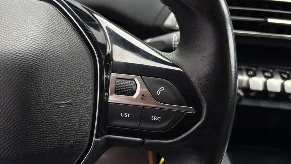 PEUGEOT 3008 -