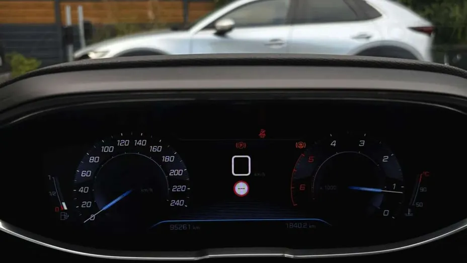 PEUGEOT 3008 -