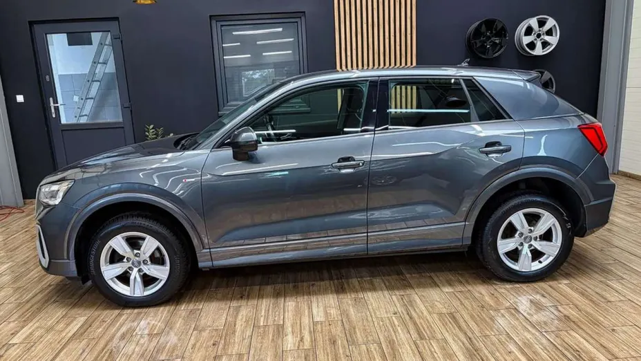 AUDI Q2 -