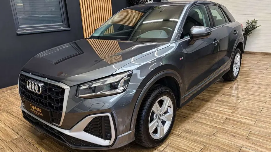 AUDI Q2 -