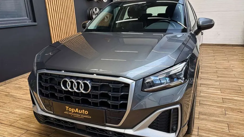 AUDI Q2 -