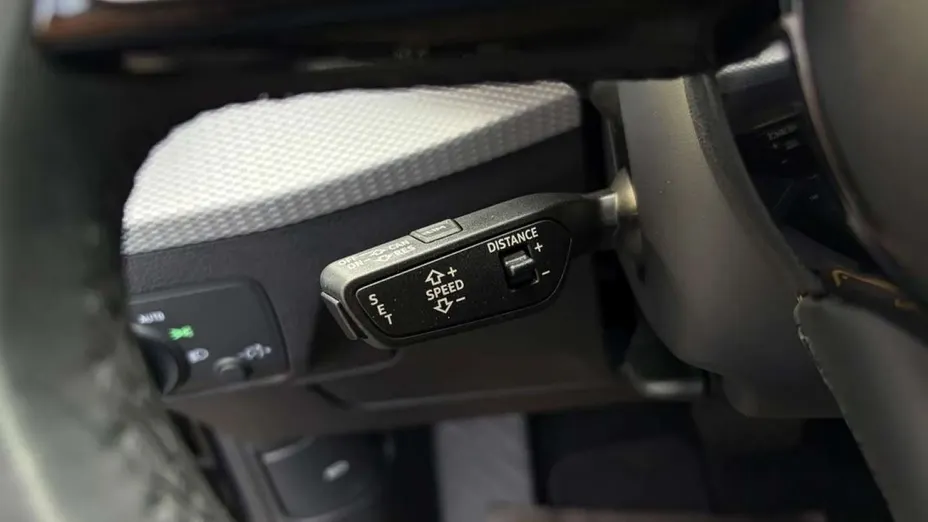 AUDI Q2 -