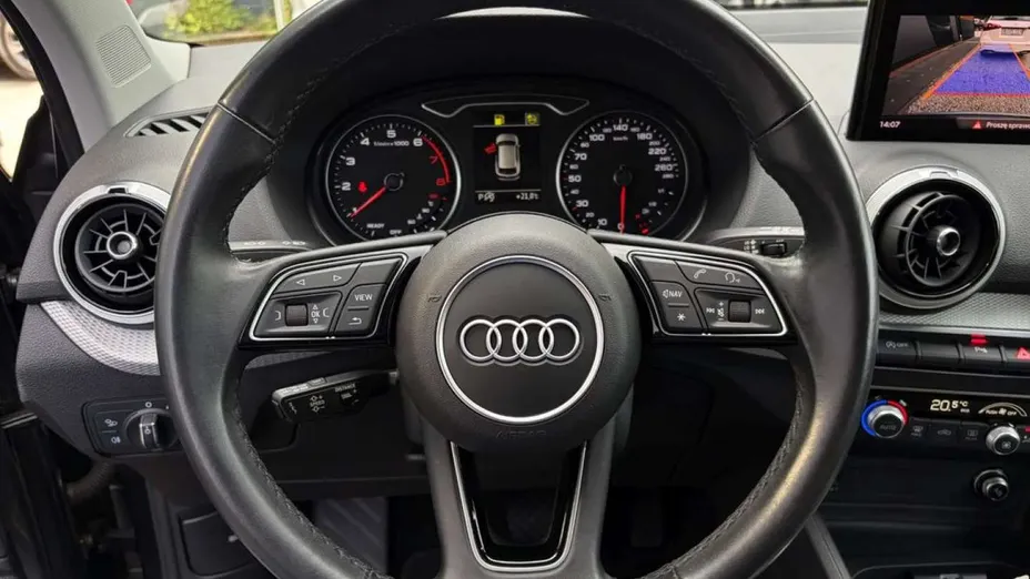 AUDI Q2 -