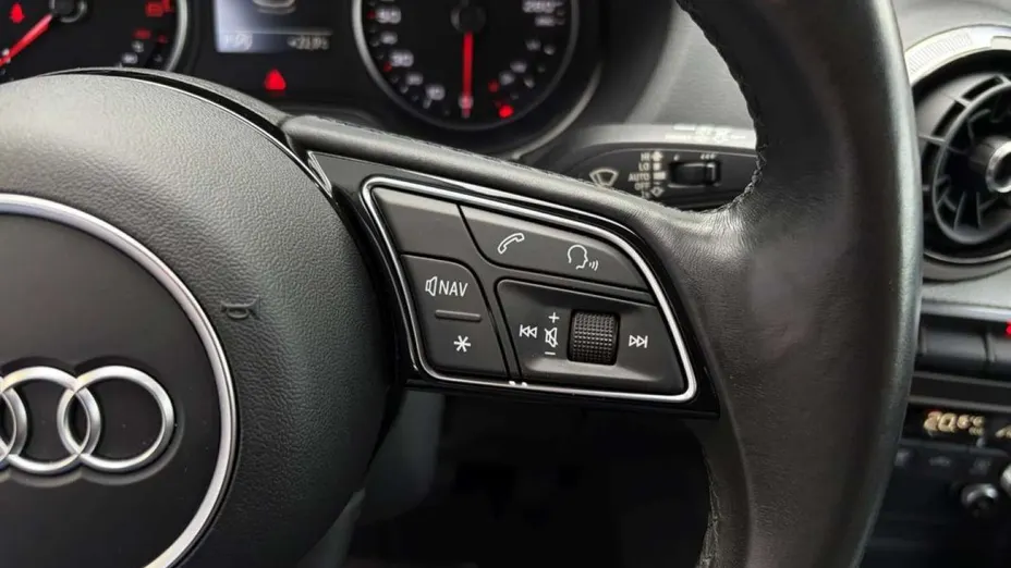 AUDI Q2 -