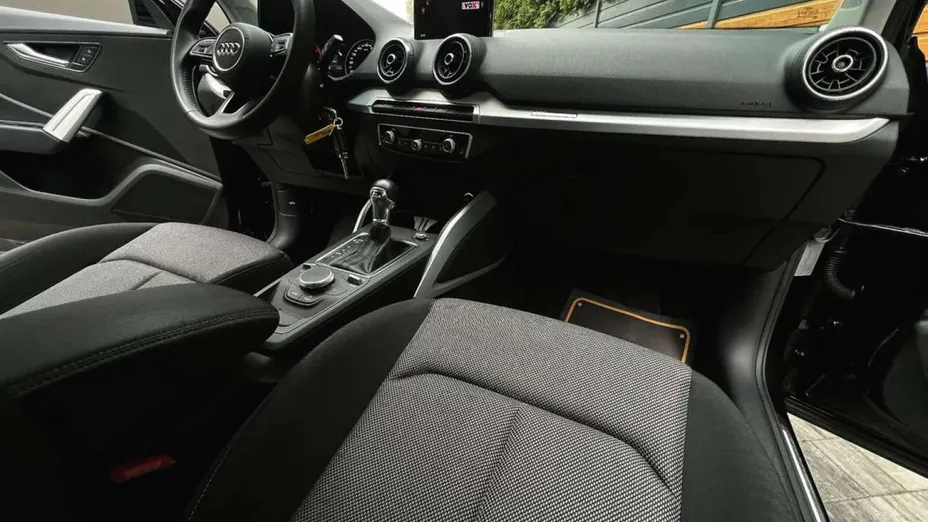 AUDI Q2 -