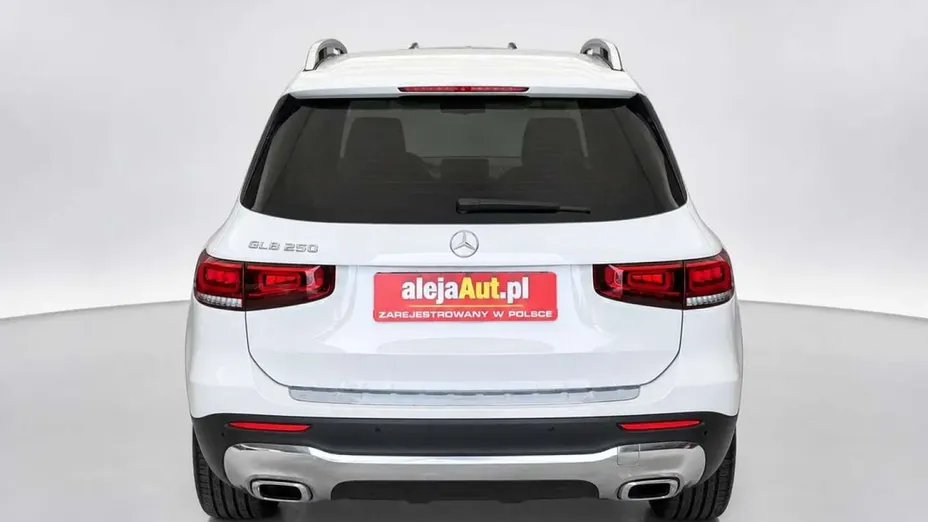 MERCEDES-BENZ GLB -