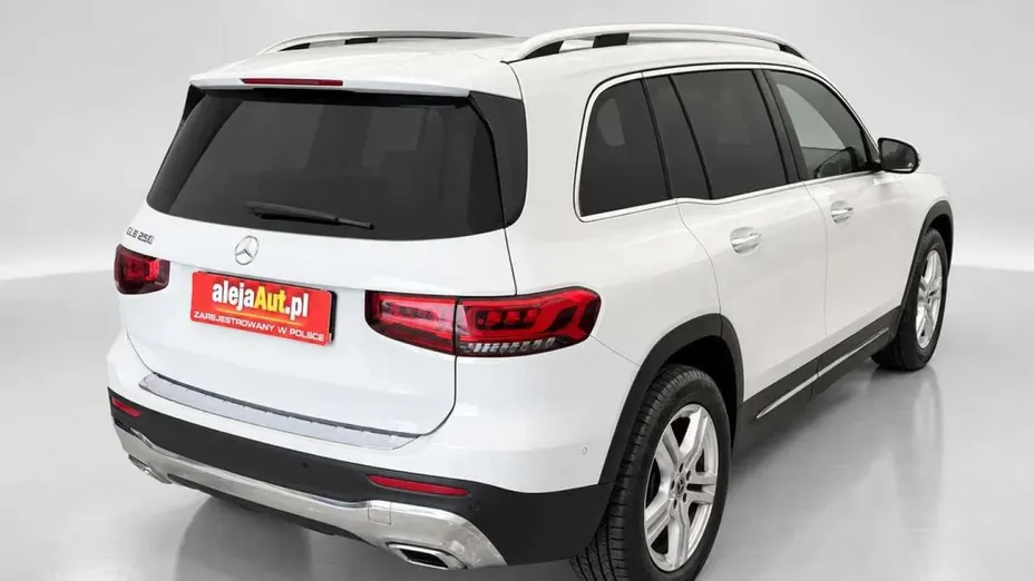 MERCEDES-BENZ GLB -
