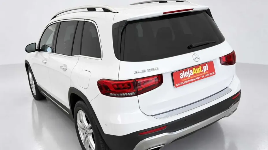 MERCEDES-BENZ GLB -