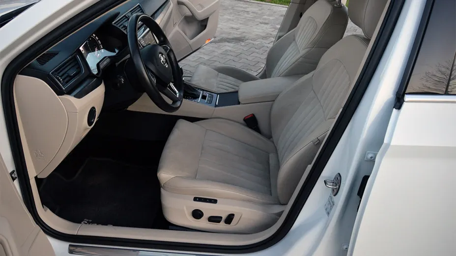 SKODA Superb -