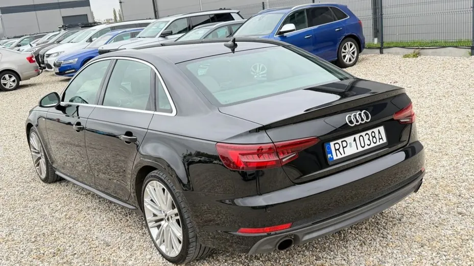 AUDI A4 -