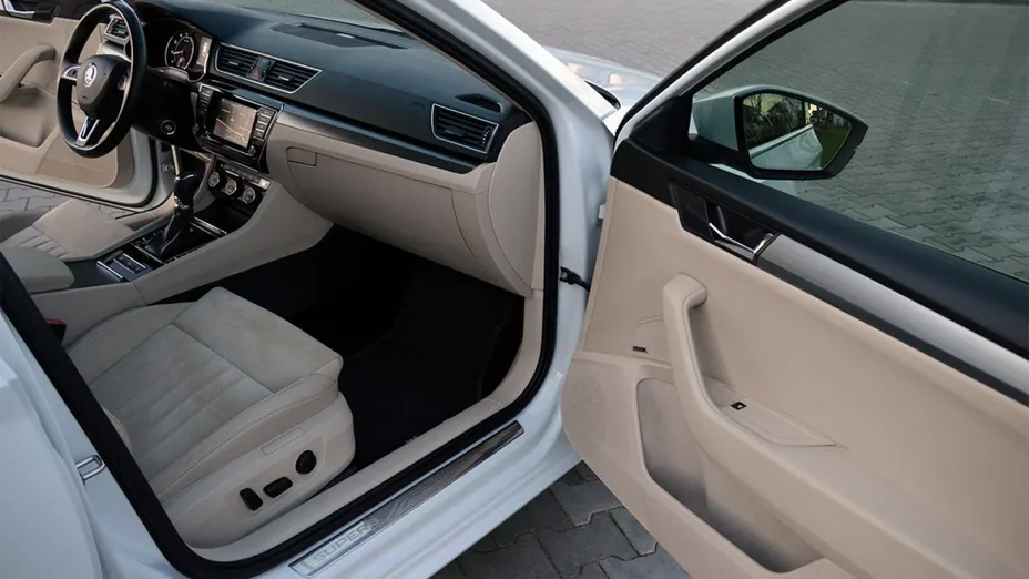 SKODA Superb -