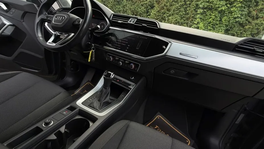 AUDI Q3 -